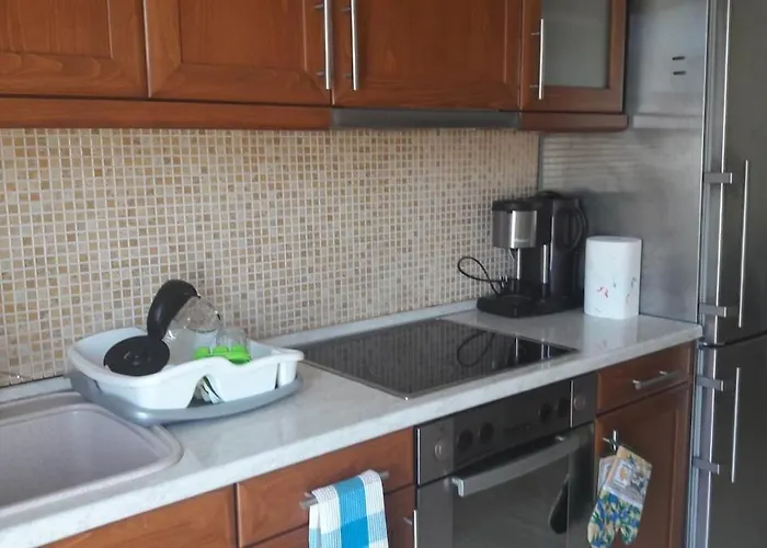 2 Very Close To Apartment *